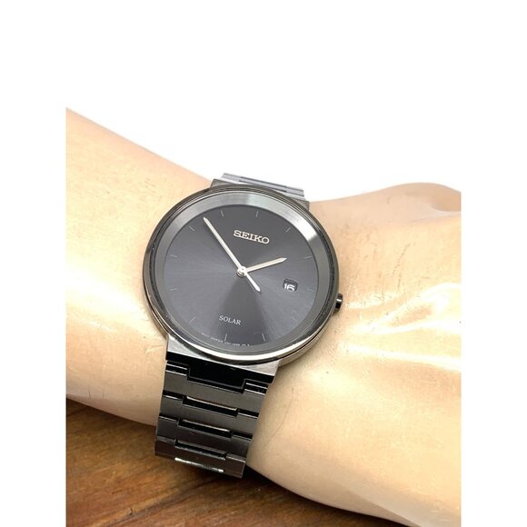 Seiko Men's Watch SNE481 Essentials Solar Black Dial Date Stainless Steel 40mm - Picture 6 of 13